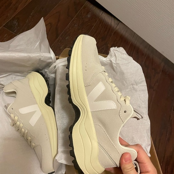 NWT size US 7 Veja Venturi VC suede sneakers - Picture 3 of 5